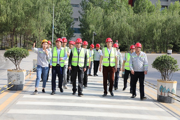 烏茲別克斯坦建材部部長扎里波夫一行到公司參觀交流